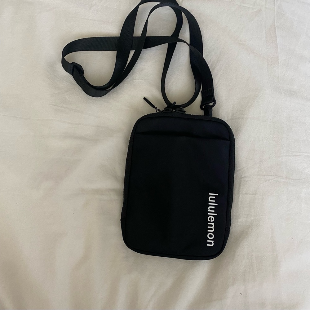 Lululemon Easy Access Crossbody Bag